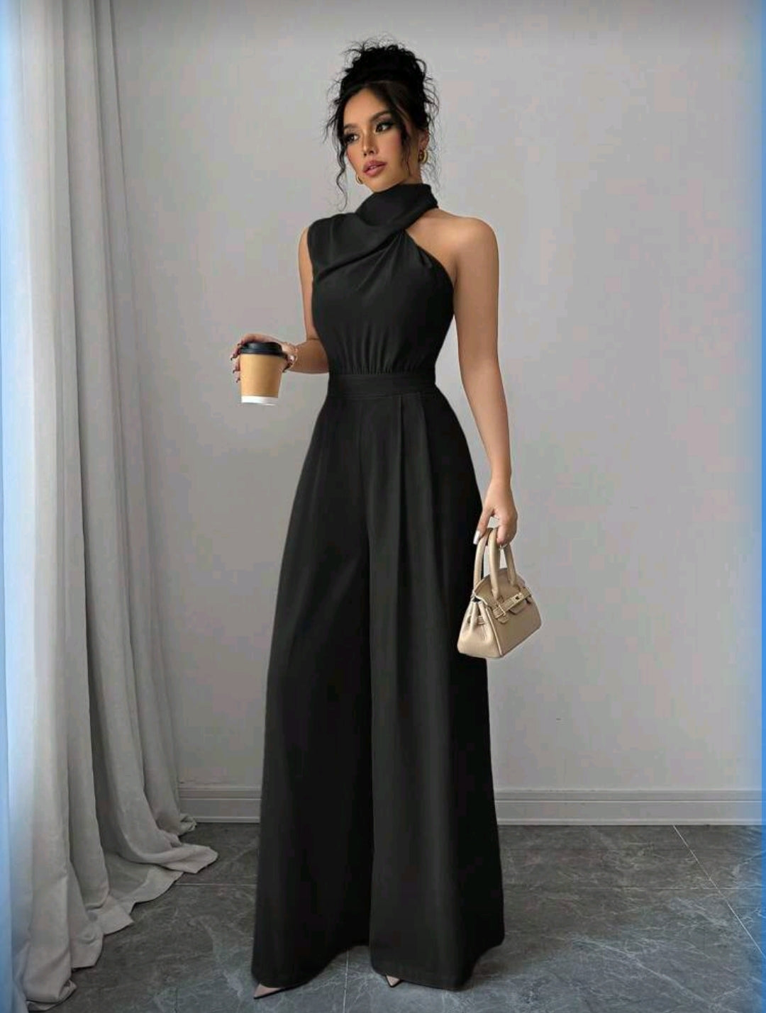 Jumpsuit Negro de Cintura Ajustada y Pierna Ancha