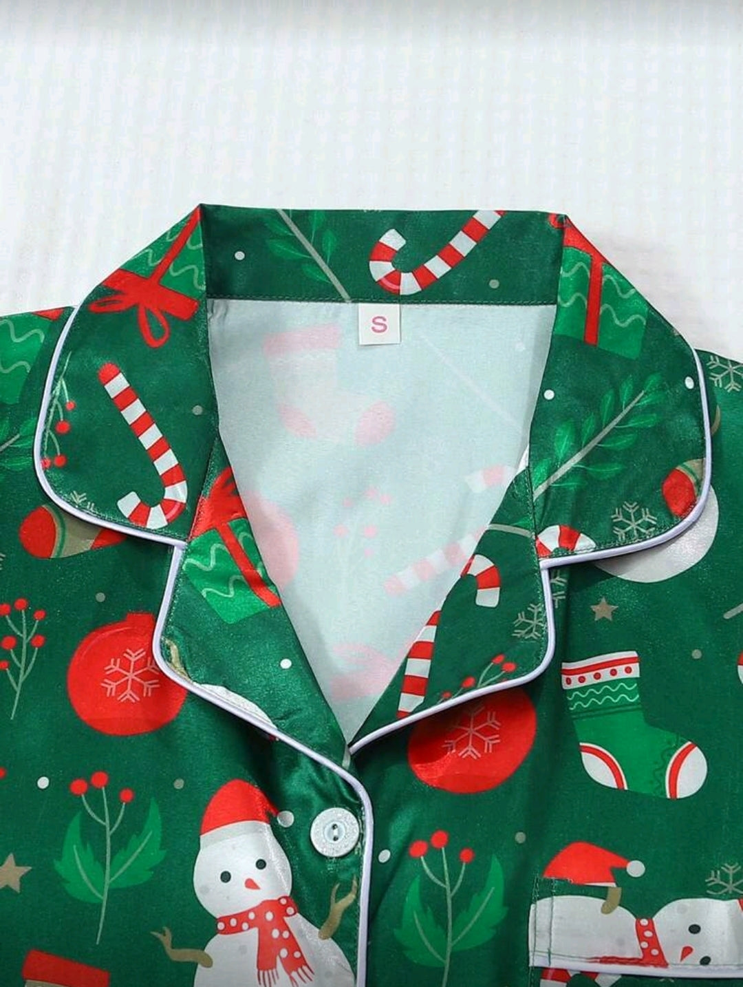 Pijama Navideña Verde de Mujer con detalles Rojos y Blancos