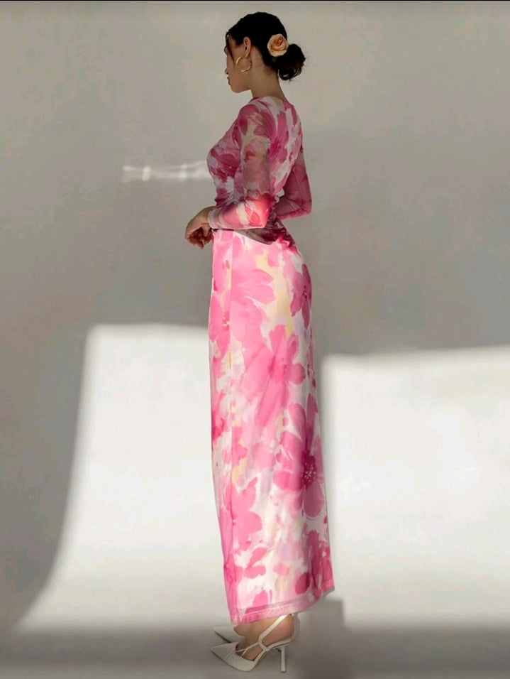 Vestido con malla de patrón rosado manga larga