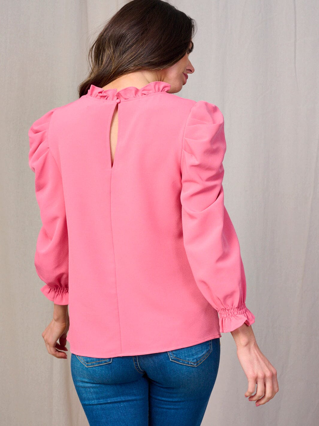 Blusa Rosada Manga Larga con Cuello con Volante
