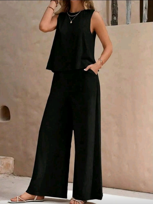 Conjunto negro de blusa sin manga y pantalón pierna ancha