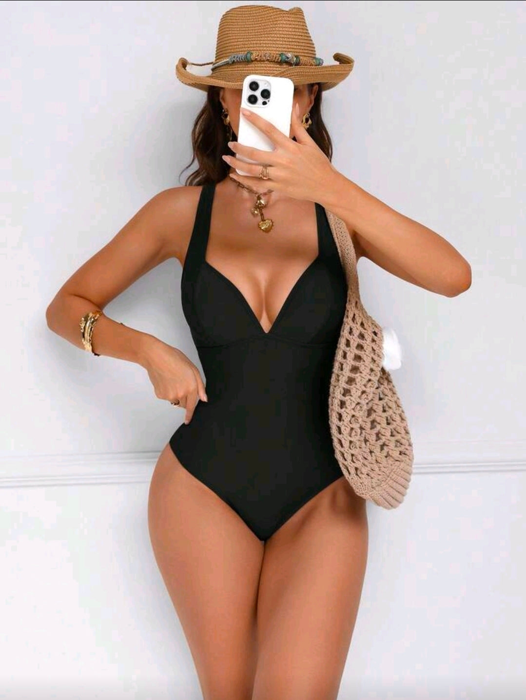 Traje de baño negro de tirantes cruzados y control de abdomen