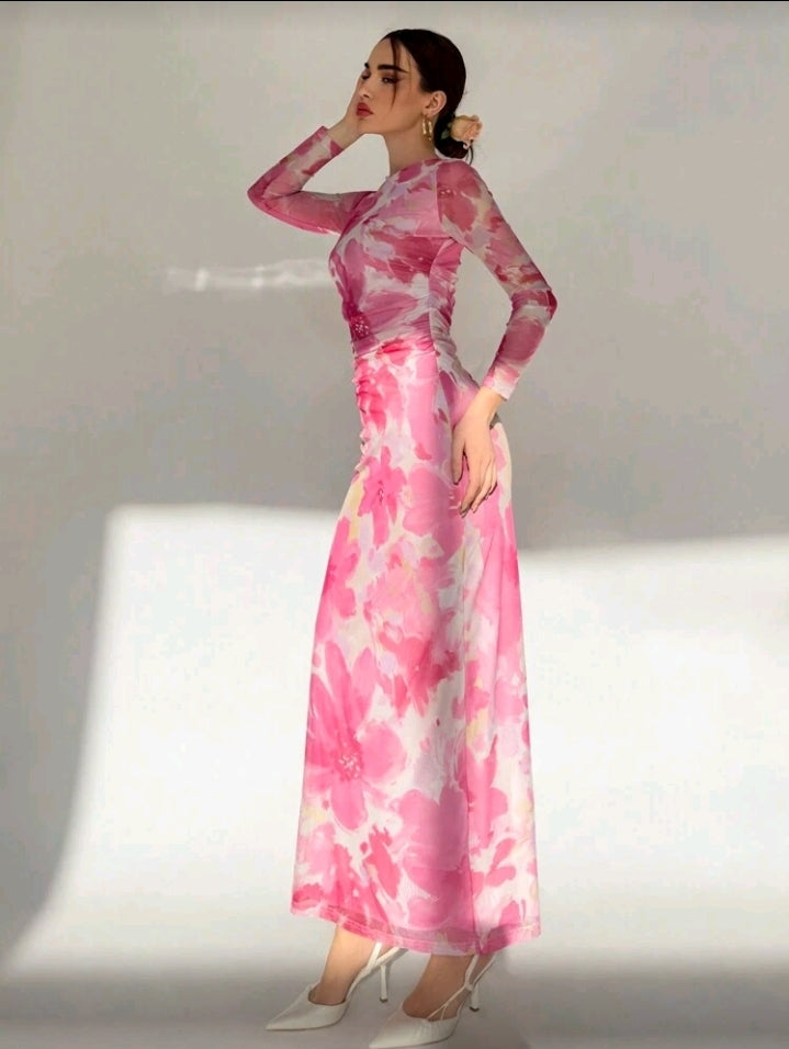 Vestido con malla de patrón rosado manga larga