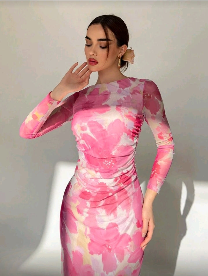 Vestido con malla de patrón rosado manga larga