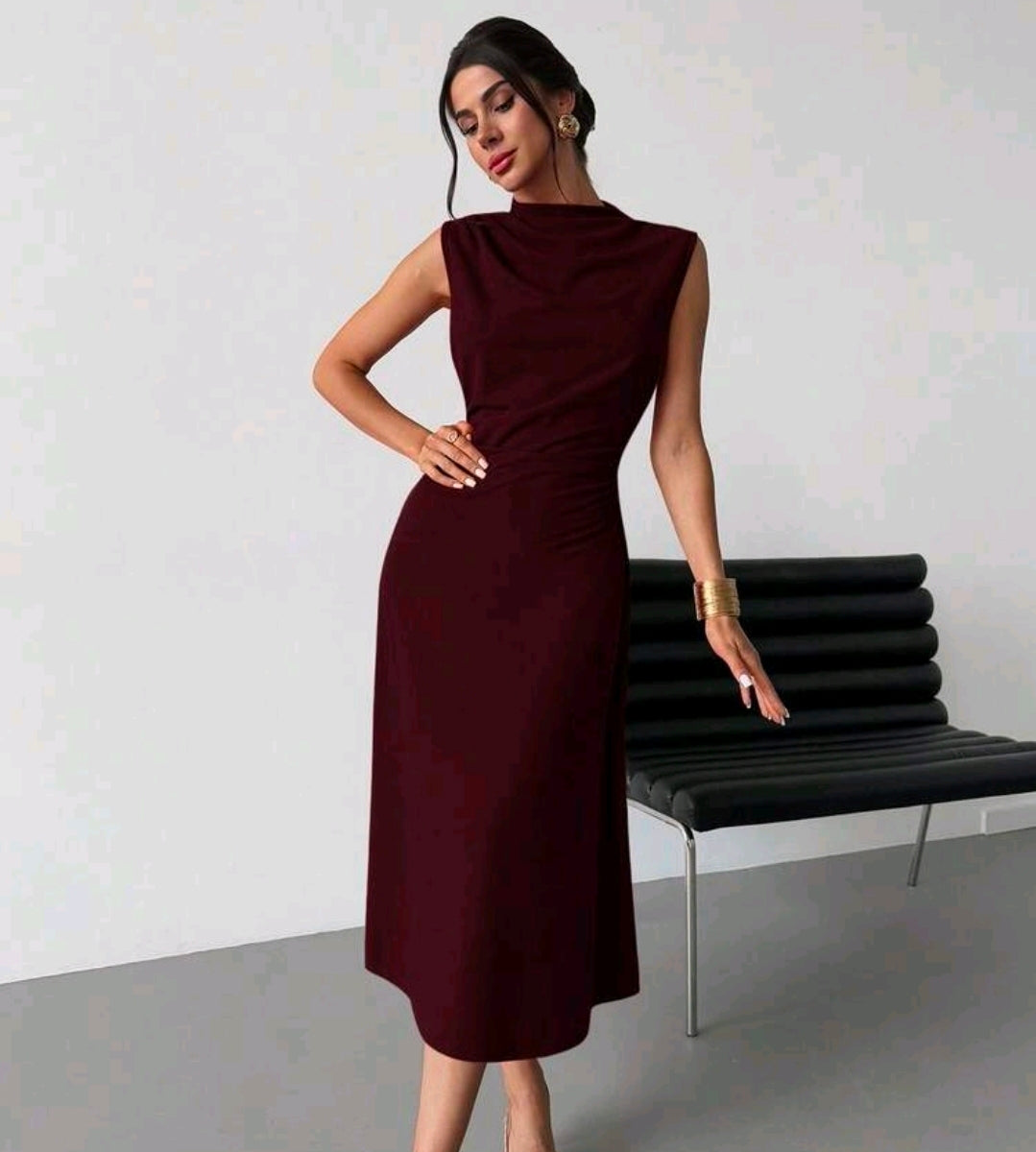 Vestido rojo oscuro largo plisado sin mangas