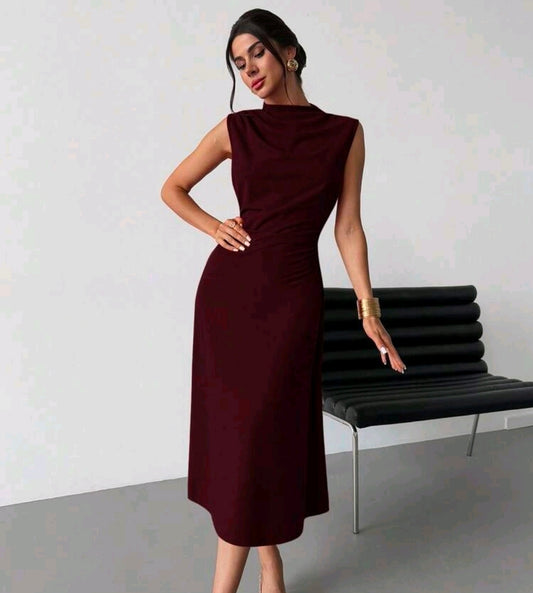 Vestido rojo oscuro largo plisado sin mangas