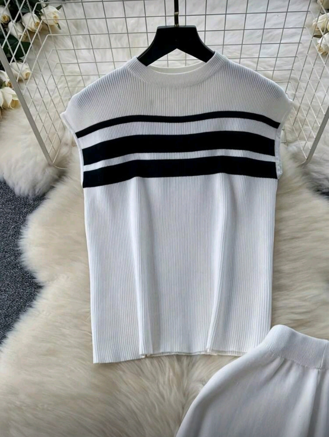 Set Casual y Elegante Blanco con Franjas Negras