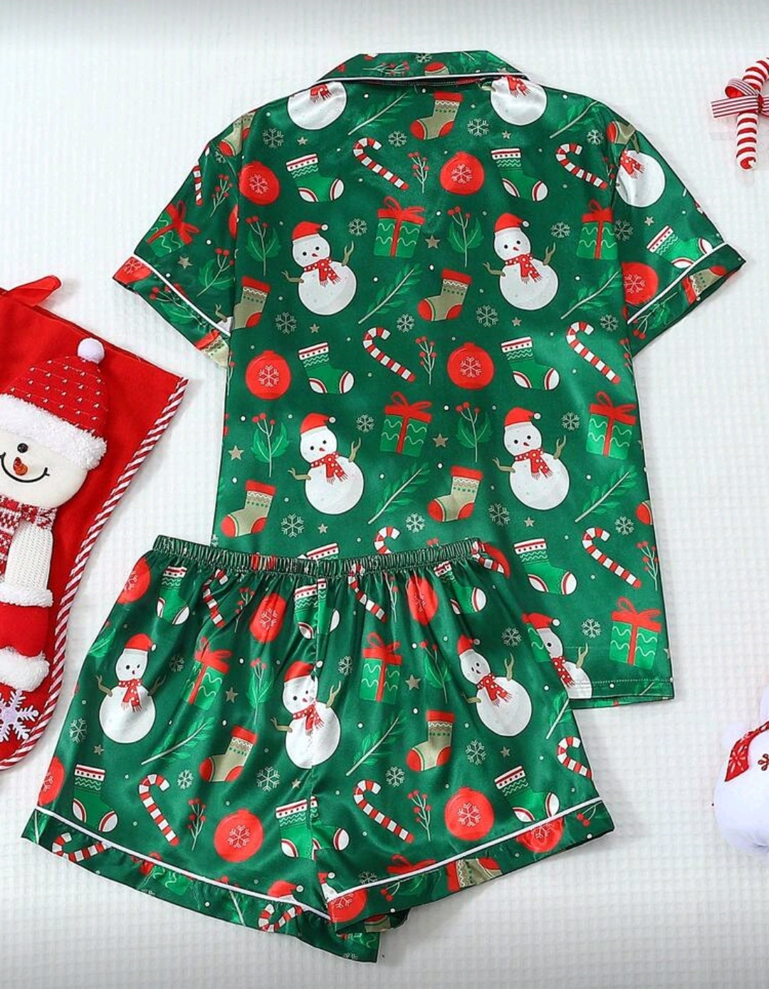 Pijama Navideña Verde de Mujer con detalles Rojos y Blancos