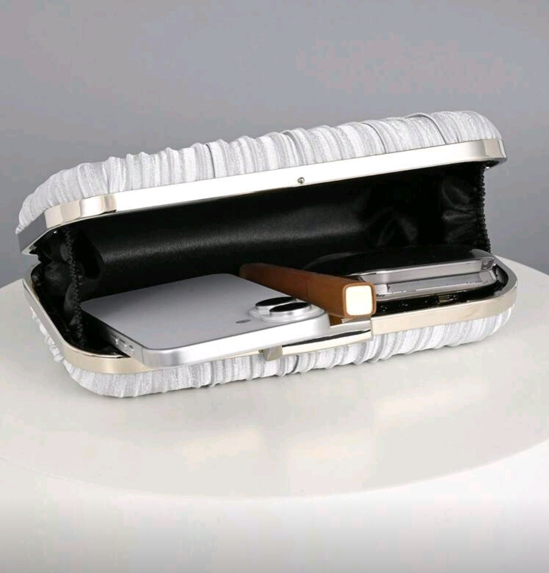 Cartera Clutch OpulAura estilo Plisado Plateada