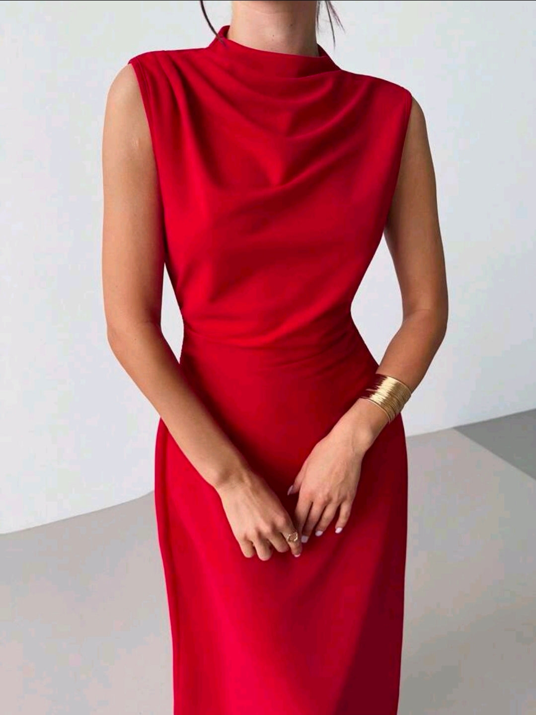 Vestido rojo largo plisado sin mangas