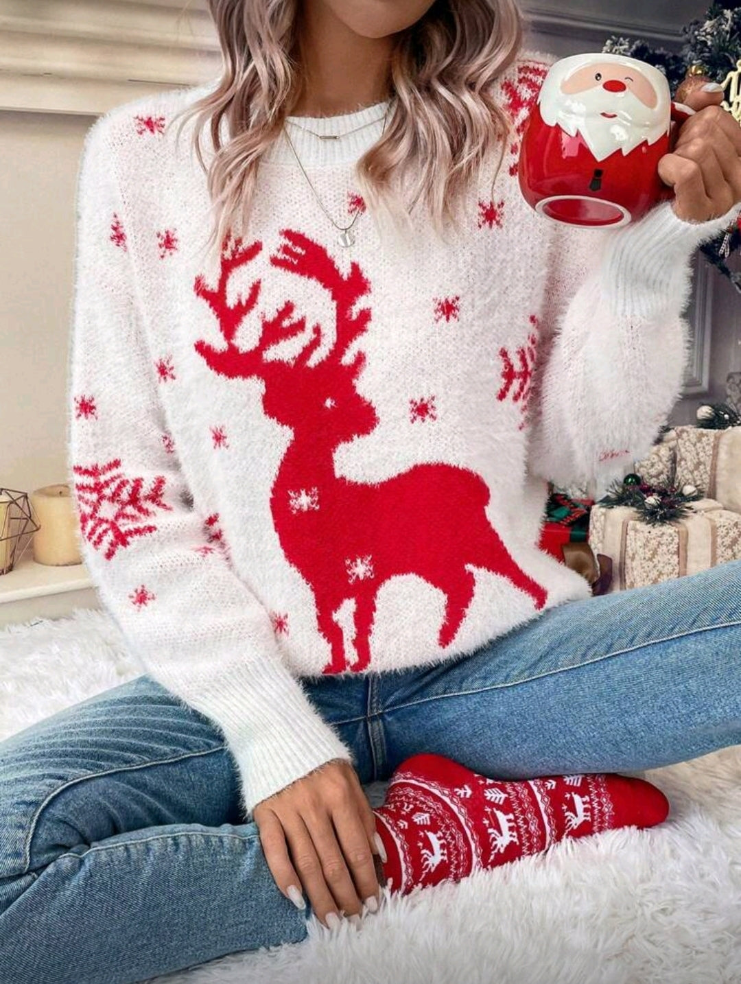 Sueter Blanco con Reno y Copos de Nieve Rojos