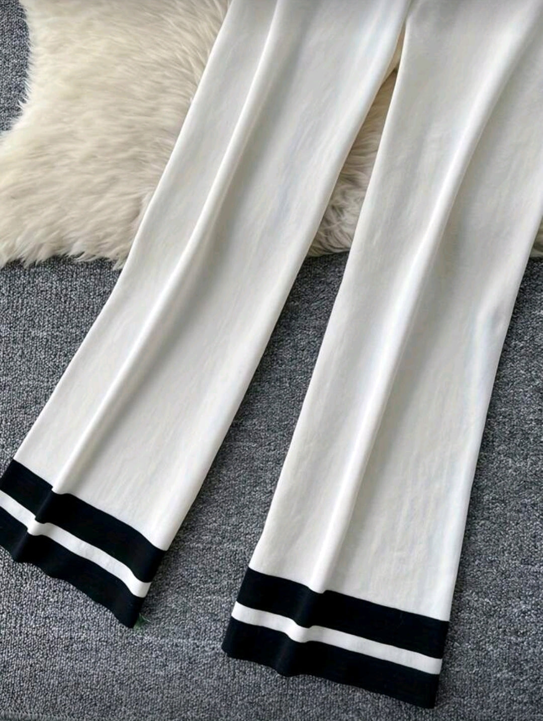 Set Casual y Elegante Blanco con Franjas Negras