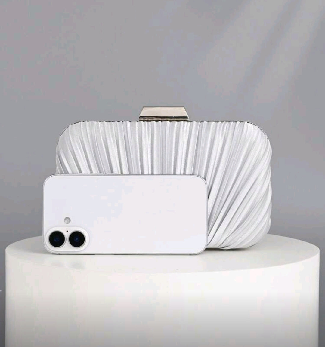 Cartera Clutch OpulAura estilo Plisado Plateada