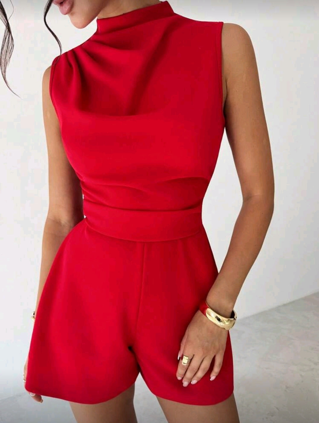 Jumpsuit Rojo Corto de Cuello Alto