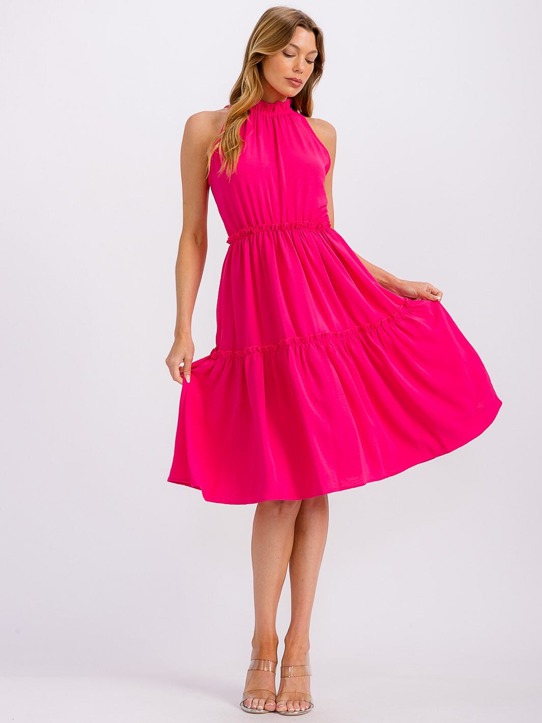 Vestido corto midi fucsia cuello mock con cintura elástica
