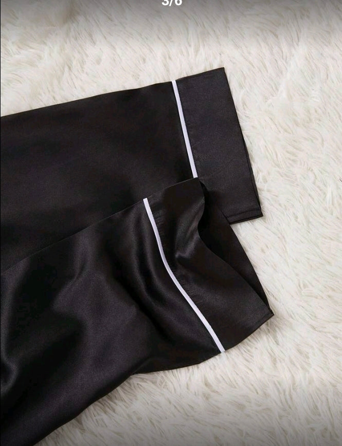 Set de pijama negro manga corta y pantalon largo satinado con bordado blanco