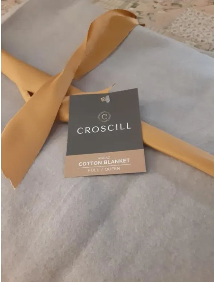 Croscill Andaz Solid Cotton Blanket, 1 Cobija de Algodón Gris Queen. Material: 100 % algodón, importado. Tejido suave y acogedor, ideal para sentir confort y relajación.  Certificación OEKO-TEX