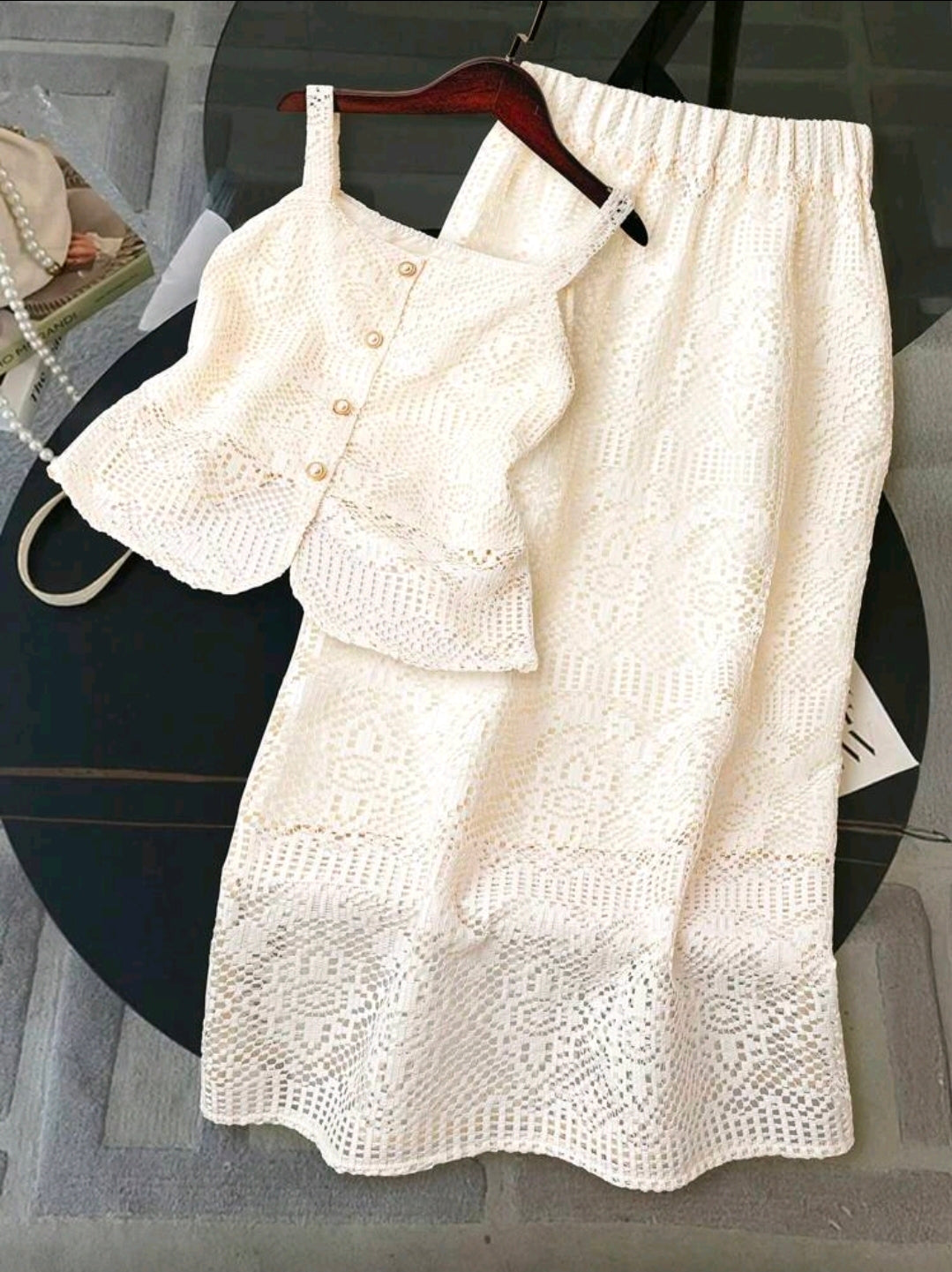 Conjunto blanco de 2 piezas con top y falda