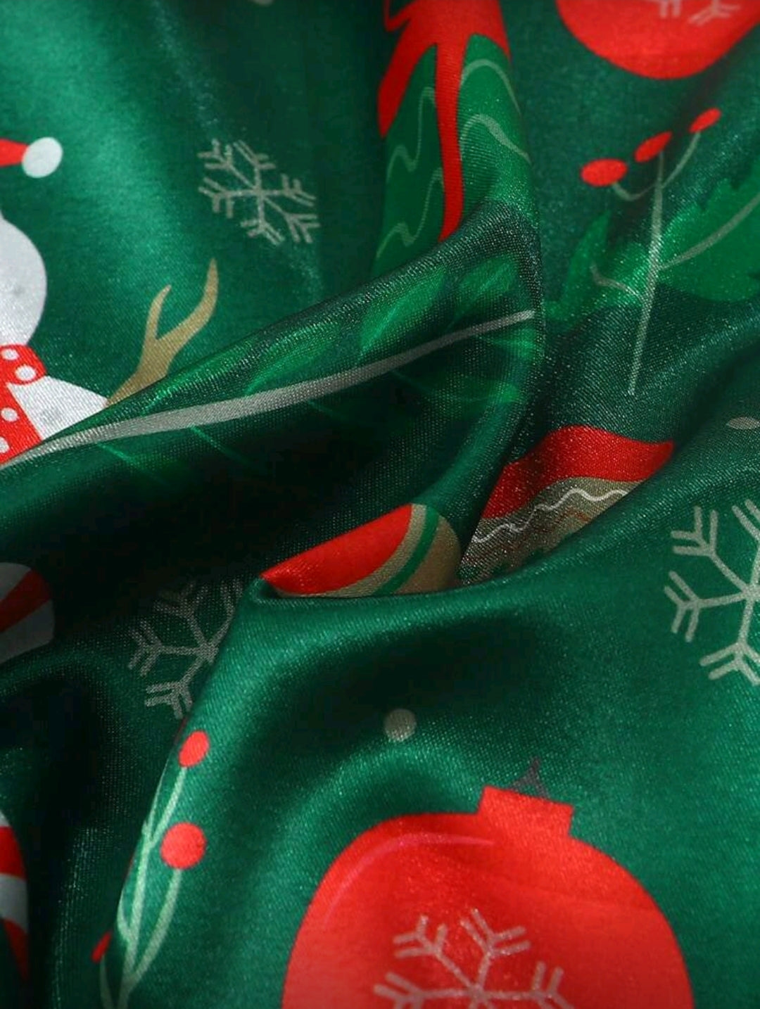 Pijama Navideña Verde de Mujer con detalles Rojos y Blancos