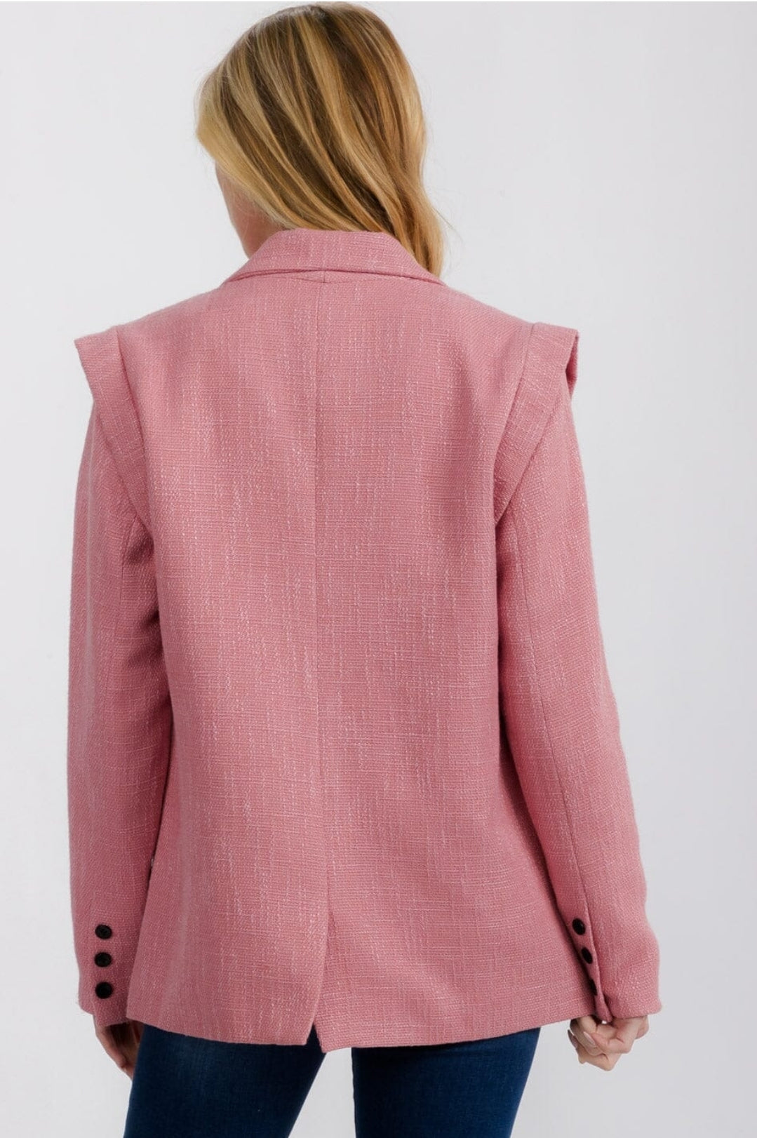 Blazer Rosado con Hombros Detallados