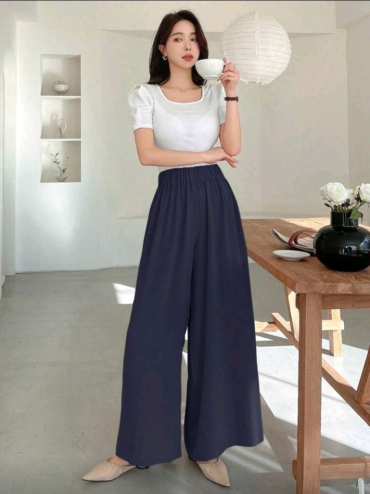 Pantalon azul oscuro ancho y relajado con cintura elástica