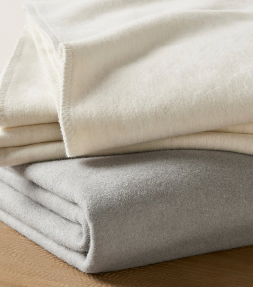 Croscill Andaz Solid Cotton Blanket, 1 Cobija de Algodón Gris Queen. Material: 100 % algodón, importado. Tejido suave y acogedor, ideal para sentir confort y relajación.  Certificación OEKO-TEX