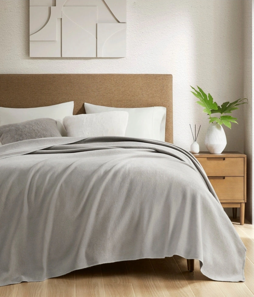 Croscill Andaz Solid Cotton Blanket, 1 Cobija de Algodón Gris Queen. Material: 100 % algodón, importado. Tejido suave y acogedor, ideal para sentir confort y relajación.  Certificación OEKO-TEX