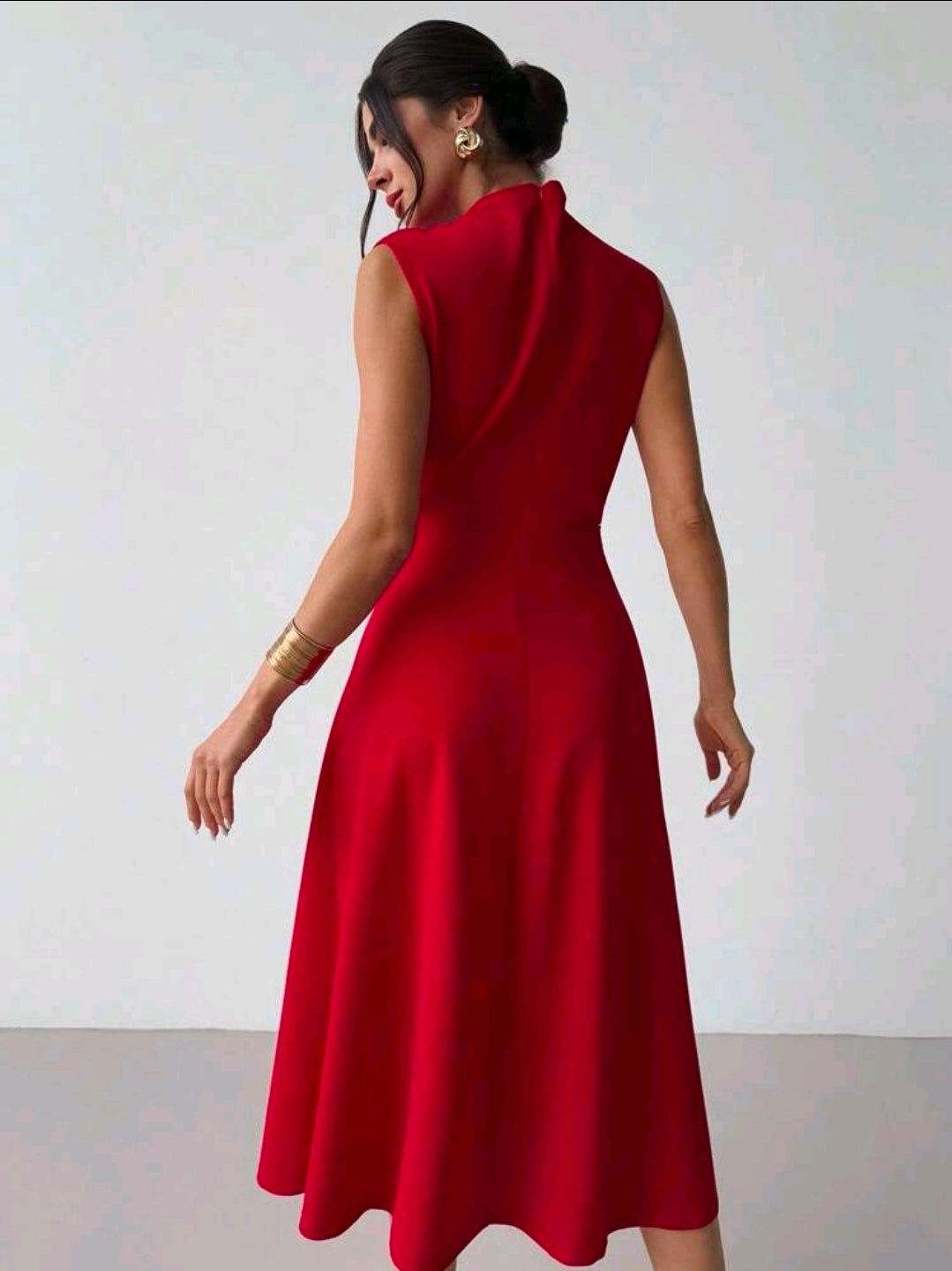 Vestido rojo largo plisado sin mangas