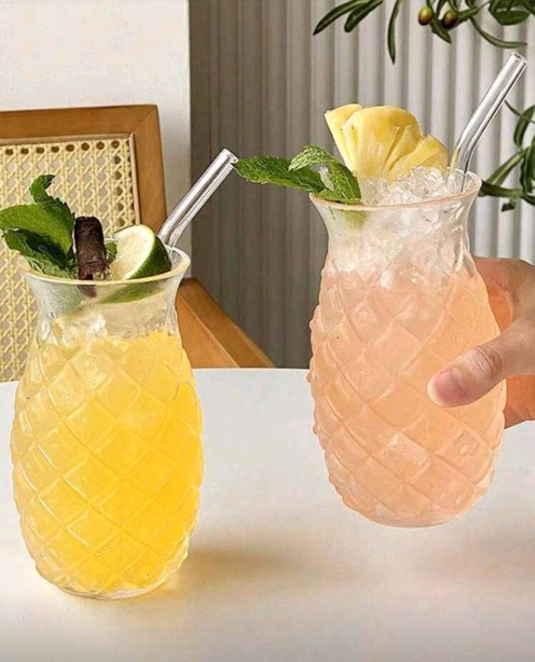 Vaso de vidrio con forma de piña no incluye pajilla