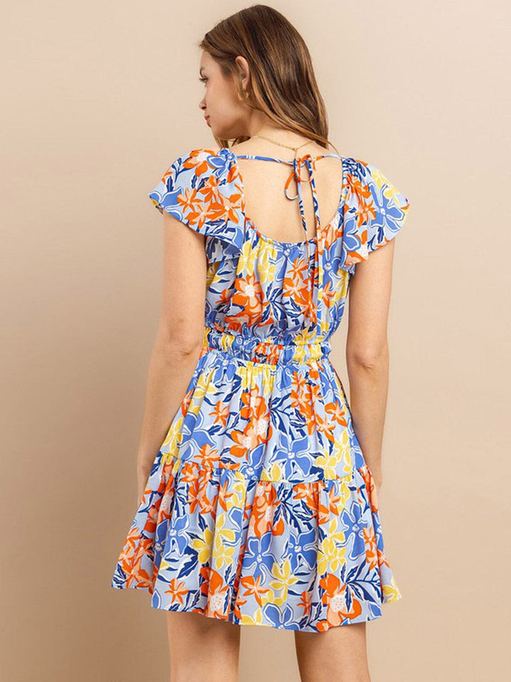 Vestido anaranjado floral para mujer con manga corta, cintura elástica y bolsillos frontales.