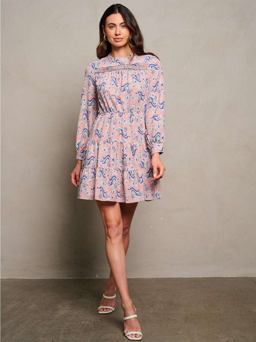 Vestido rosa con estampado azul, manga larga con cintura elástica