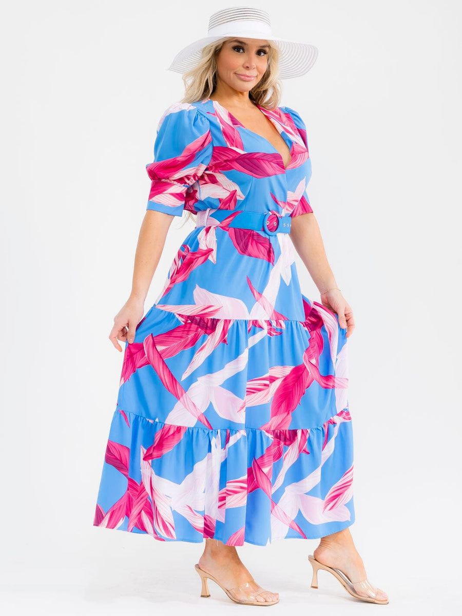 Vestido maxi plus size azul con rosado con mangas cortas, cinturón y estampado de hojas