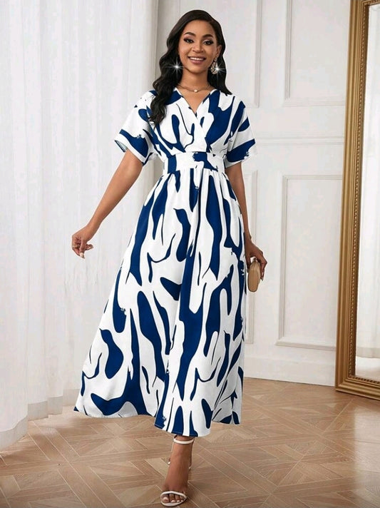 Vestido maxi blanco con azul con mangas y cintura ajustada