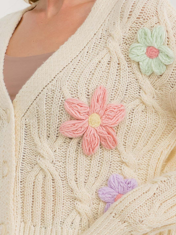 Sueter blanco de botones y bordado de flores manga larga