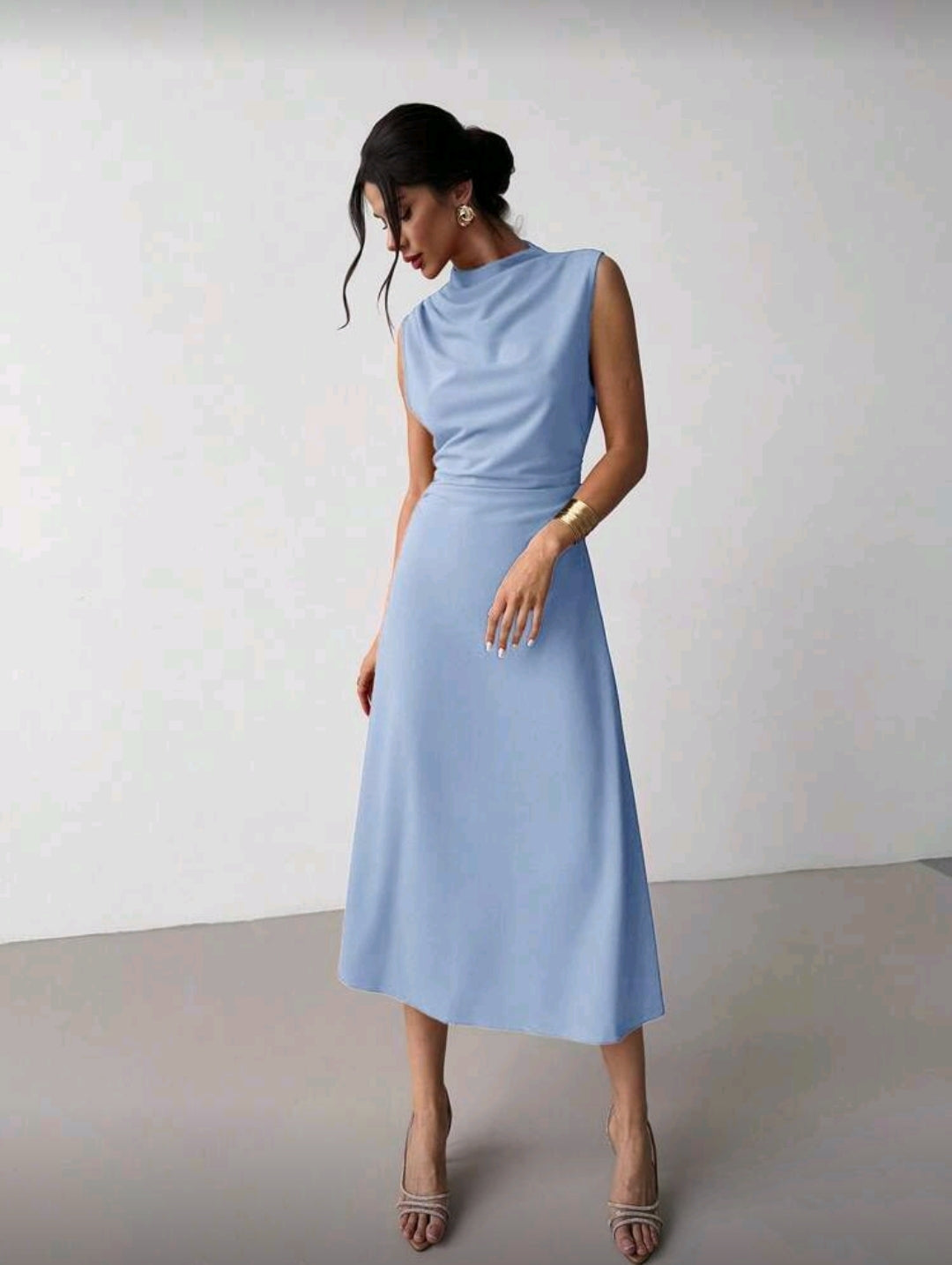 Vestido Azul Claro Plisado Elegante