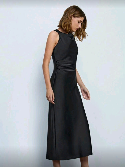 Vestido negro Midi de Satin con Cuello Fruncido