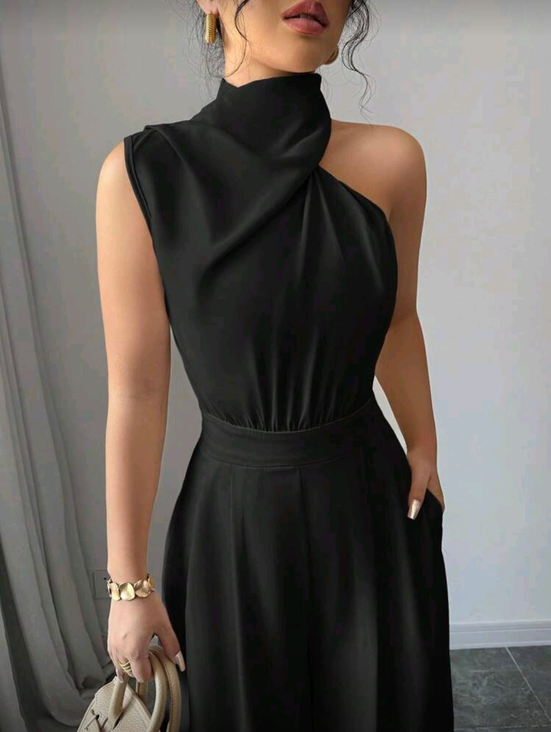 Jumpsuit Negro de Cintura Ajustada y Pierna Ancha