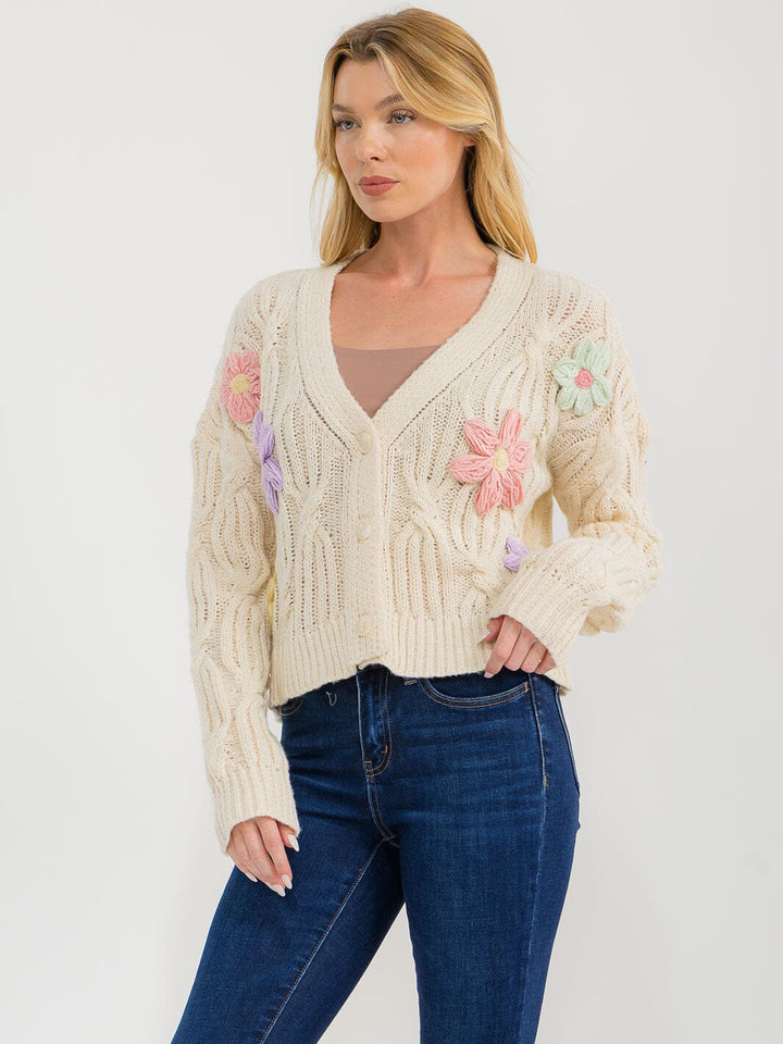 Sueter blanco de botones y bordado de flores manga larga
