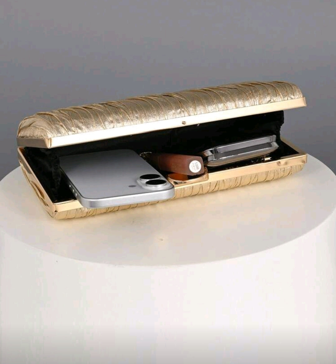 Cartera Clutch OpulAura Dorada Vintage